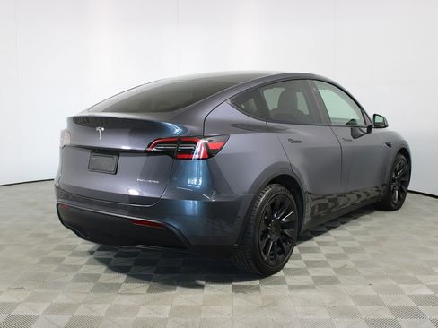 Used 2021 Tesla Model Y Long Range AWD/4WD image 31