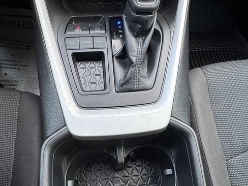 Used 2022 Toyota RAV4 LE image 10