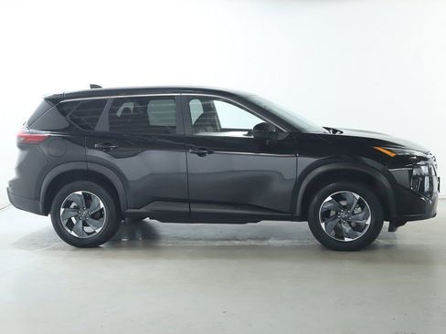 Certified 2025 Nissan Rogue SV image 11
