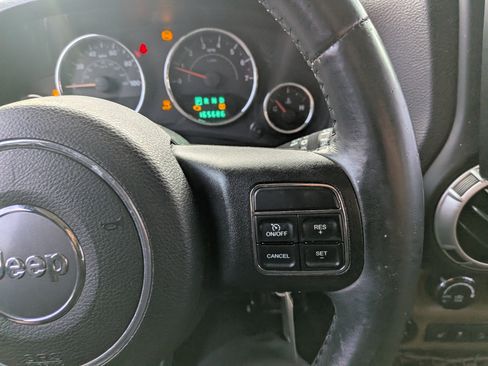 Used 2013 Jeep Wrangler Unlimited Sahara image 18