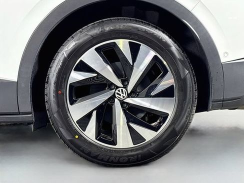 Certified 2024 Volkswagen ID.4 2WD image 34
