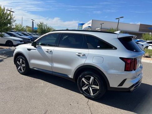 Used 2022 Kia Sorento S image 17