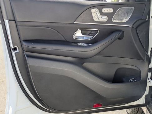 Used 2025 Mercedes-Benz GLS 450 4MATIC image 11