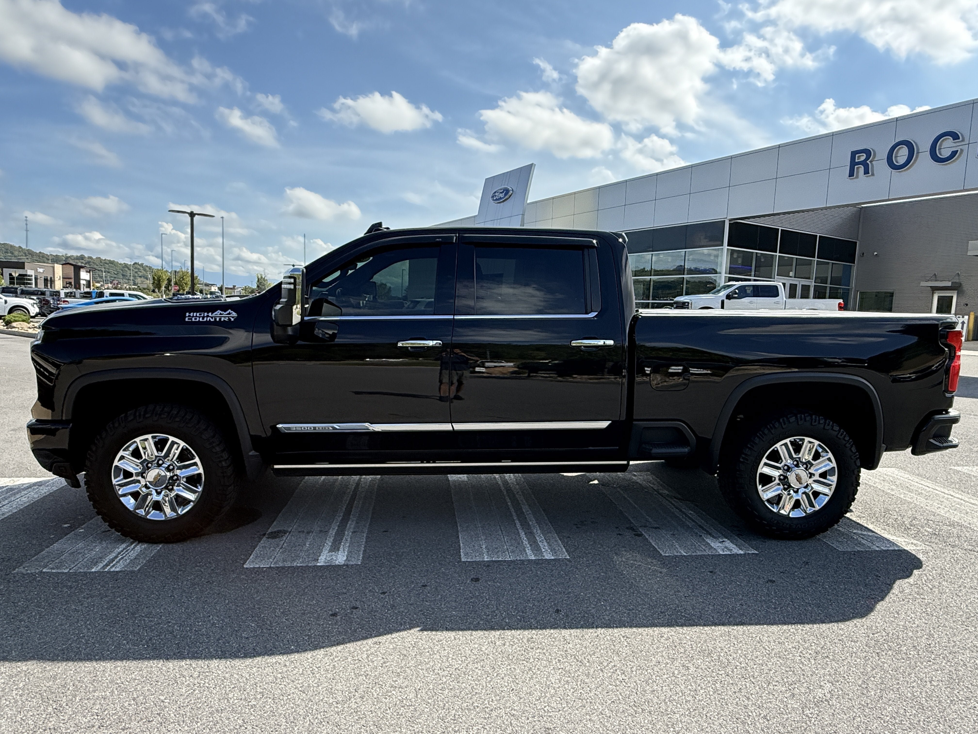 Used 2024 Chevrolet Silverado 3500 High Country w/ Technology Package AWD/4WD image 8