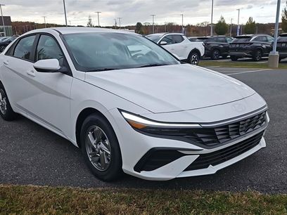 New 2025 Hyundai Elantra SE