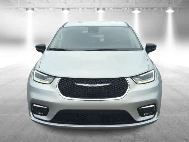 Certified 2024 Chrysler Pacifica Touring-L FWD image 3