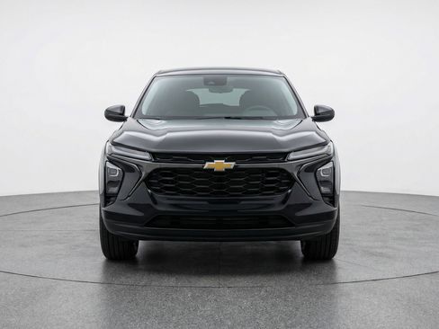 Used 2025 Chevrolet TrailBlazer LT w/ Driver Confidence Package AWD/4WD image 2