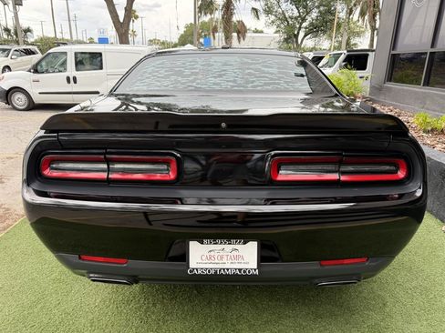 Used 2018 Dodge Challenger SXT RWD image 5