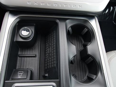 Used 2025 Ford Expedition Active AWD/4WD image 27