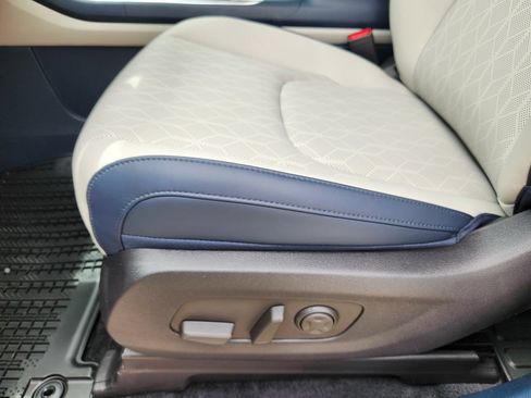 New 2026 Kia Carnival EX FWD image 20