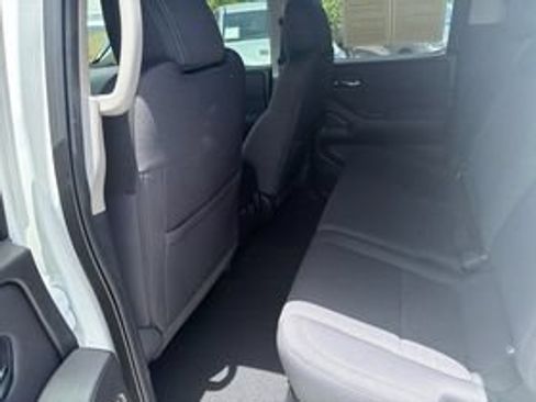 Used 2022 Nissan Frontier SV w/ Technology Package AWD/4WD image 10
