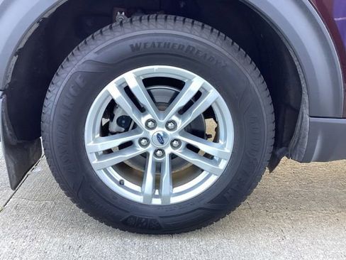 Used 2022 Ford Explorer XLT w/ Equipment Group 202A AWD/4WD image 8