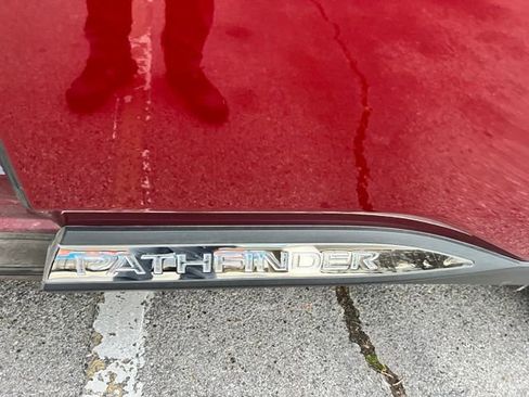 Used 2024 Nissan Pathfinder Platinum image 12