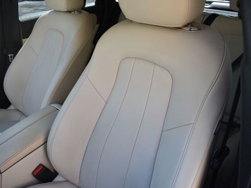 Used 2022 Mercedes-Benz GLA 250 w/ Premium Package Lite image 9