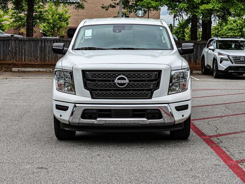 Used 2024 Nissan Titan SV w/ SV Convenience Package RWD image 9