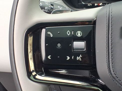 Certified 2026 Land Rover Range Rover Velar Dynamic SE AWD/4WD image 16