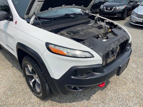 Used 2017 Jeep Cherokee Trailhawk AWD/4WD image 26