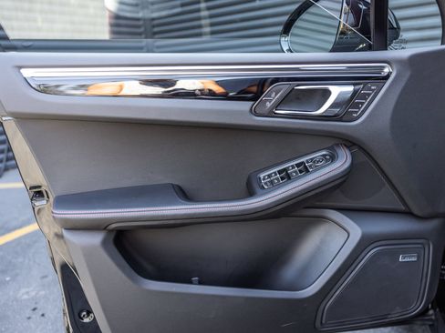 Certified 2026 Porsche Macan AWD/4WD image 26