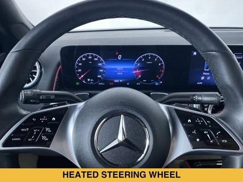 Used 2025 Mercedes-Benz GLB 250 4MATIC image 3