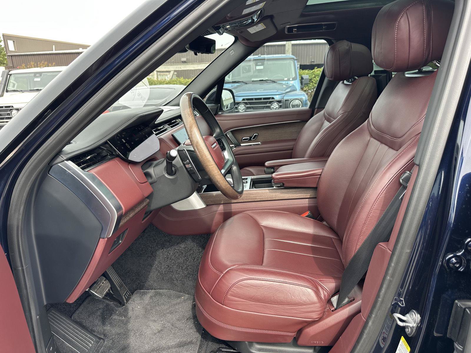 Used 2023 Land Rover Range Rover Long Wheelbase Autobiography AWD/4WD image 9