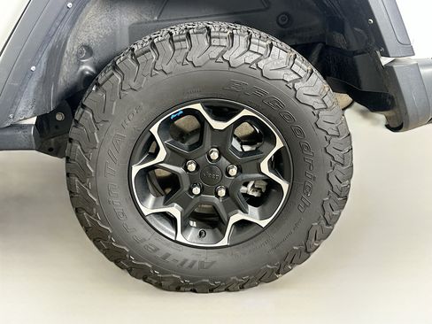 Used 2023 Jeep Wrangler Unlimited Rubicon 4xe w/ Dual Top Group AWD/4WD image 11