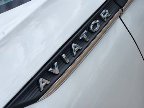 Used 2021 Lincoln Aviator Reserve w/ Elements Package Plus RWD image 12