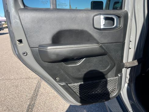 Used 2020 Jeep Gladiator Overland image 16