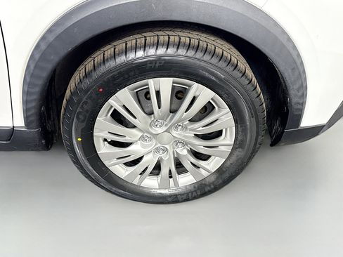 Used 2020 Nissan Kicks S image 32