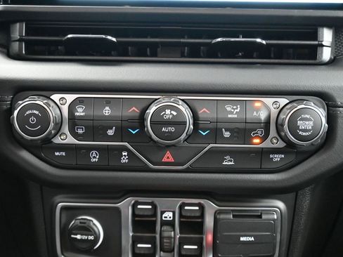 New 2025 Jeep Gladiator Rubicon w/ Convenience Group image 30