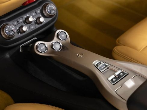 Used 2011 Ferrari California image 31