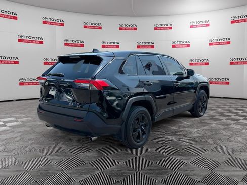 Used 2023 Toyota RAV4 LE AWD/4WD image 5