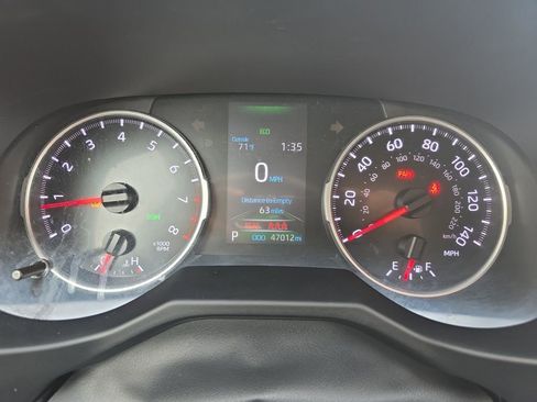 Used 2020 Toyota RAV4 XLE Premium image 21