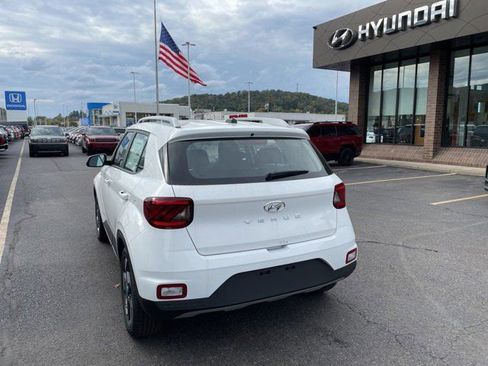 New 2025 Hyundai Venue SEL image 5