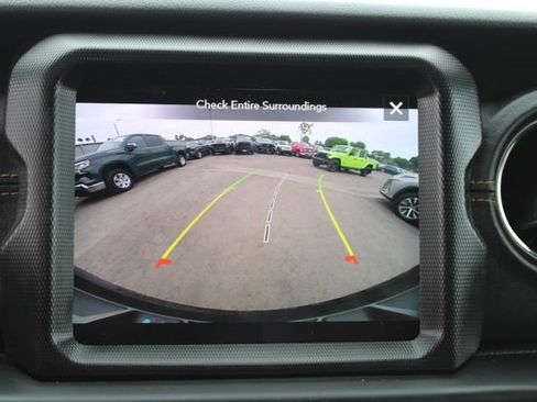 Used 2023 Jeep Wrangler Unlimited Sahara AWD/4WD image 25