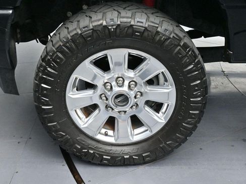 Used 2017 Ford F250 Platinum w/ Platinum Ultimate Package AWD/4WD image 37