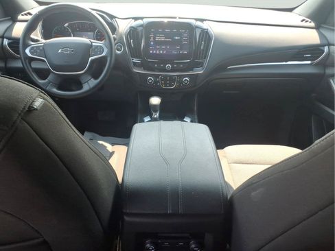 Used 2023 Chevrolet Traverse LT FWD image 15