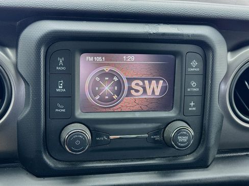 Used 2021 Jeep Gladiator Sport image 9