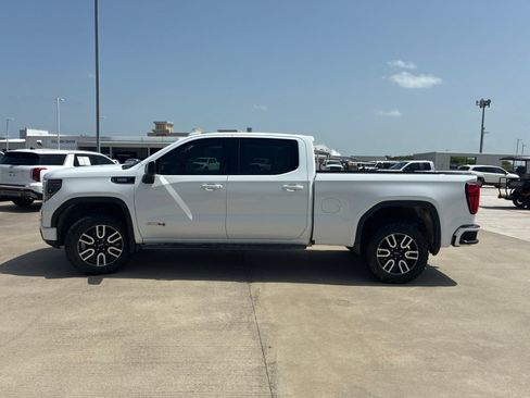 Used 2024 GMC Sierra 1500 AT4 w/ AT4 Premium Package AWD/4WD image 6