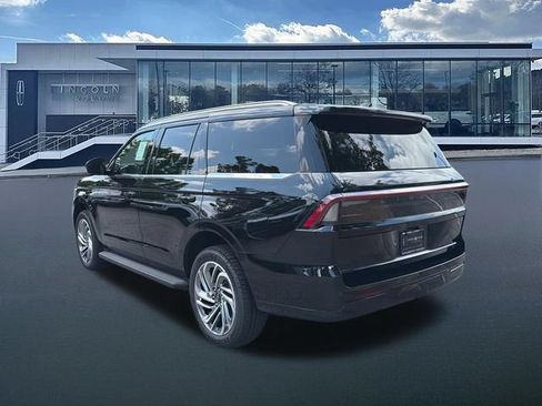 New 2027 Lincoln Navigator Premiere RWD image 5