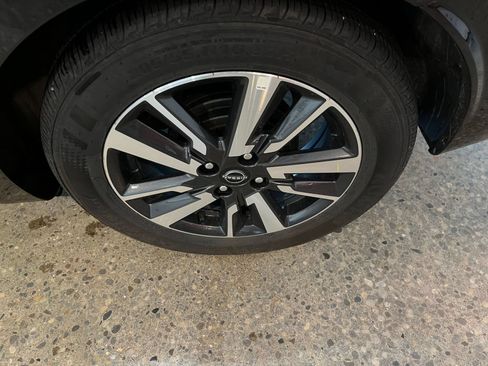 Used 2025 Nissan Versa SV FWD image 29