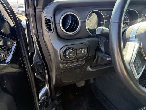 Used 2022 Jeep Wrangler Unlimited Sahara w/ Cold Weather Group image 17