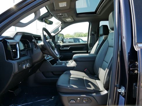 New 2025 GMC Sierra 3500 Denali w/ Denali Reserve Package image 7