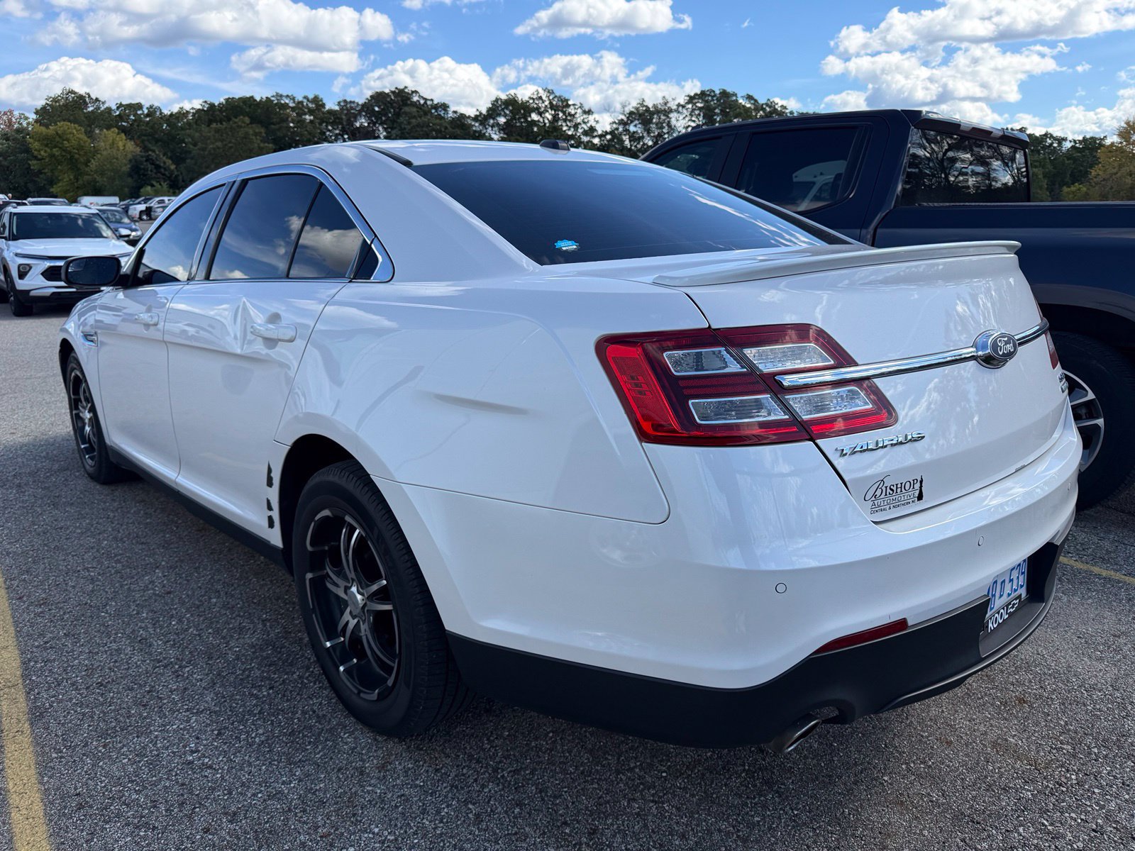 Used 2018 Ford Taurus SEL w/ Equipment Group 201A AWD/4WD image 4