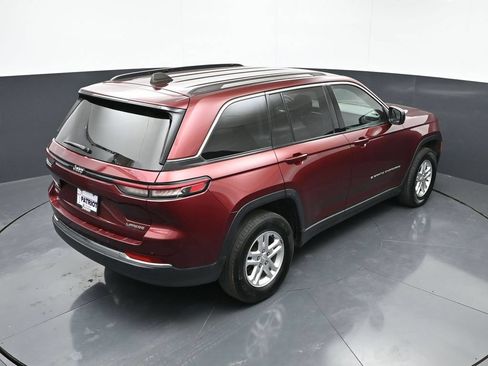 Used 2024 Jeep Grand Cherokee Laredo AWD/4WD image 30