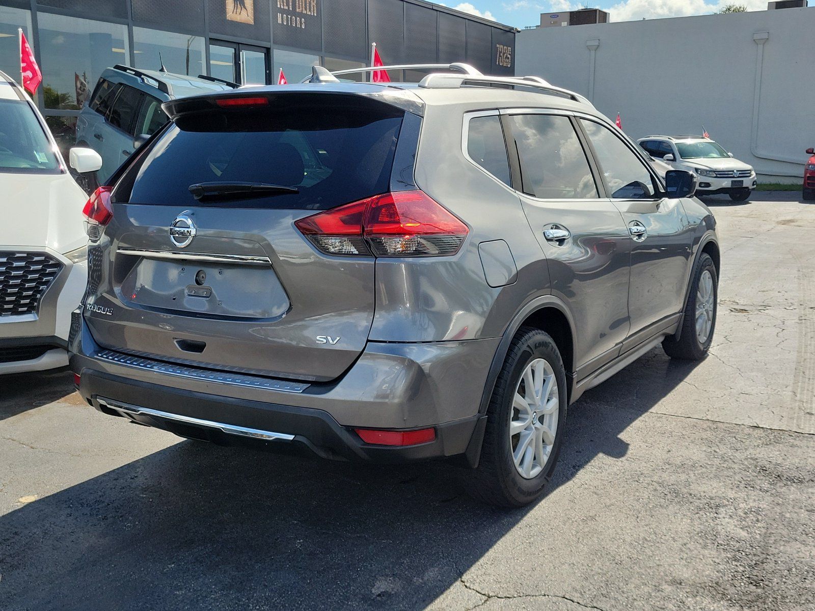Used 2018 Nissan Rogue SV w/ Premium Package FWD image 4