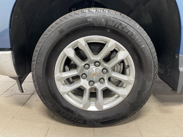 Used 2024 Chevrolet Silverado 1500 LT AWD/4WD image 7