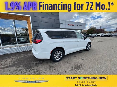 New 2026 Chrysler Pacifica Select image 5