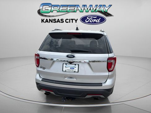 Used 2018 Ford Explorer XLT FWD image 7