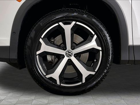 Used 2025 Volkswagen Tiguan SE AWD/4WD image 11