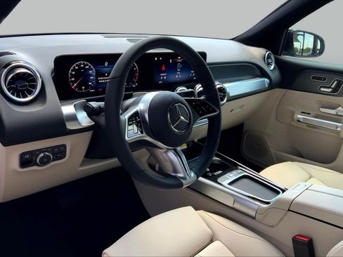 Used 2025 Mercedes-Benz GLB 250 image 10